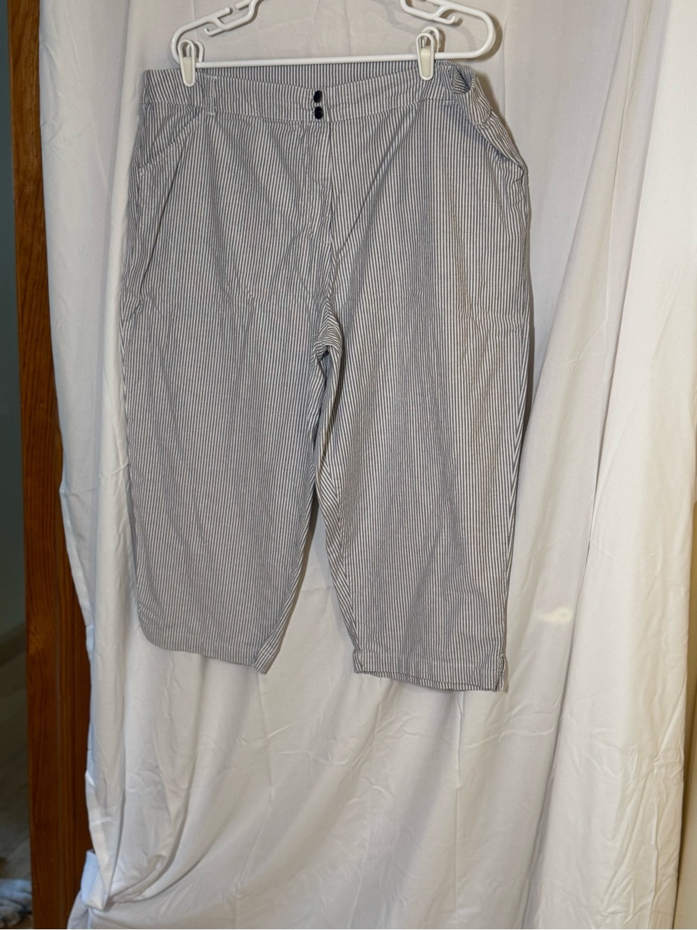 Karen Scott Blue and White Pinstripe Capris